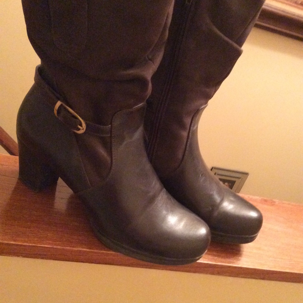 Preowned Life astride brown boots EUC